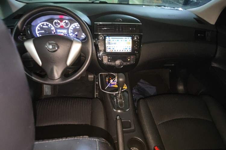 Used Nissan Tiida 2014 1.6L CVT Smart Model Center Console