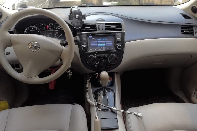 Used Nissan Tiida 2014 1.6L CVT Comfort Model Center Console