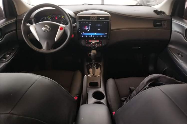 Used Nissan Tiida 2014 1.6L CVT Smart Model Center Console