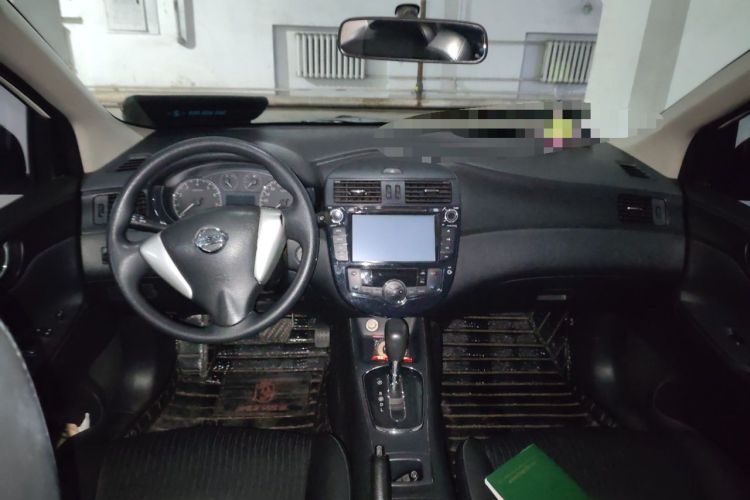 Used Nissan Tiida 2014 1.6L CVT Smart Model Center Console