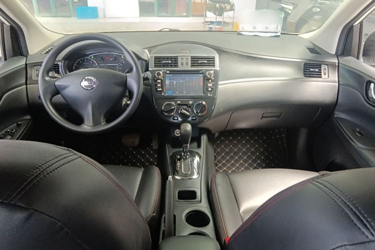 Used Nissan Tiida 2014 1.6L CVT Comfort Model Center Console