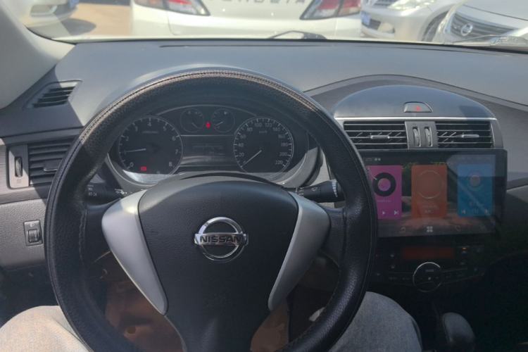 Used Nissan Tiida 2014 1.6L CVT Smart Model Center Console