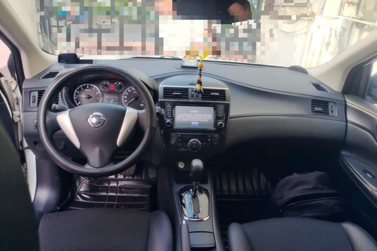 Used Nissan Tiida 2014 1.6L CVT Smart Model Center Console