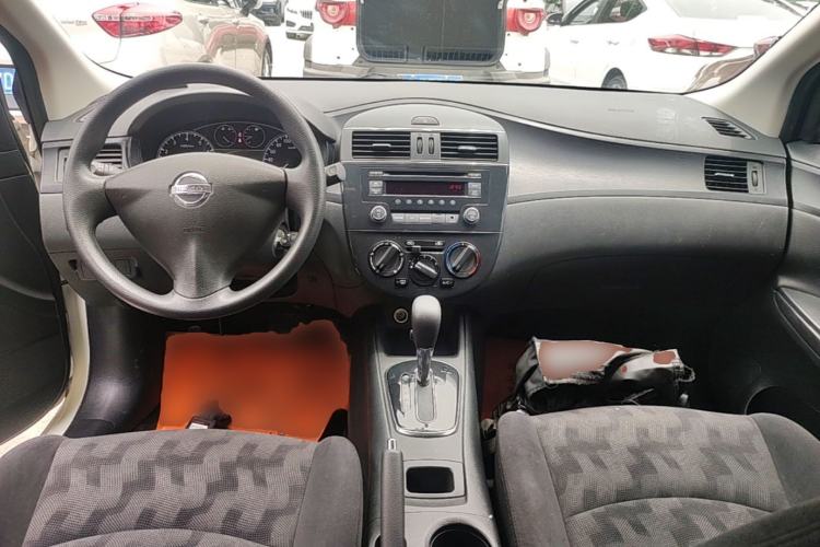 Used Nissan Tiida 2014 1.6L CVT Comfort Model Center Console