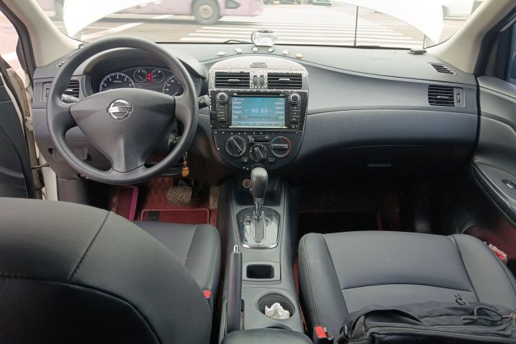 Used Nissan Tiida 2014 1.6L CVT Comfort Model Center Console