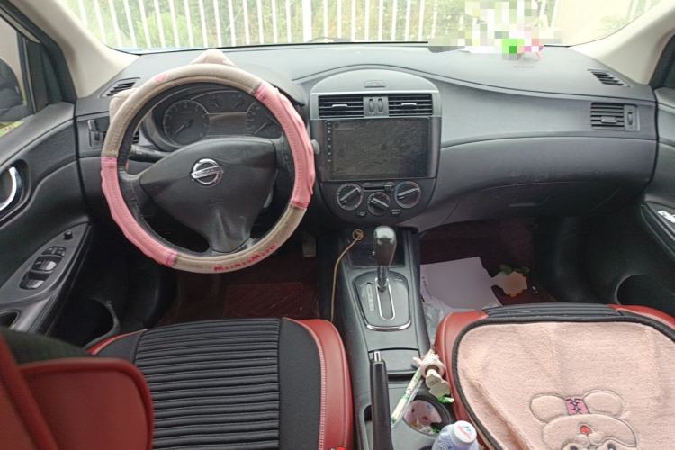 Used Nissan Tiida 2014 1.6L CVT Comfort Model Center Console