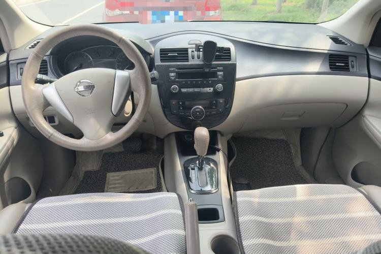 Used Nissan Tiida 2014 1.6L CVT Cool Cafe Edition Center Console