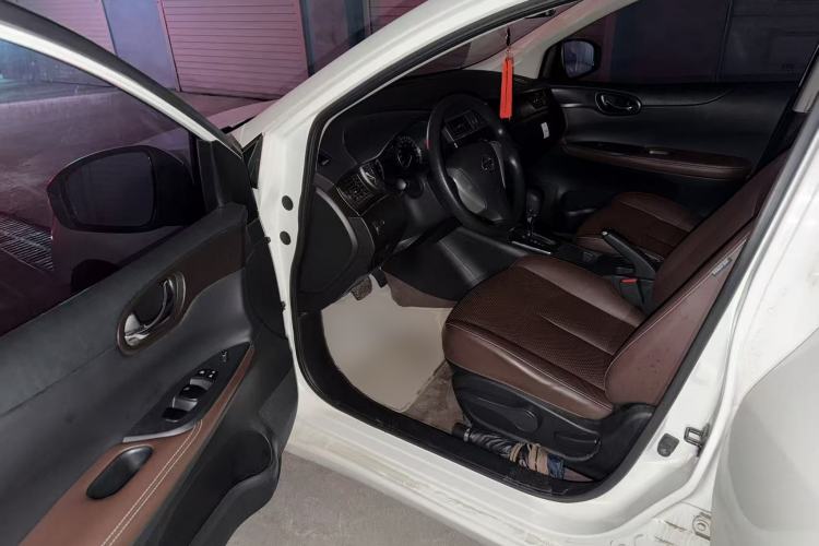 Used Nissan Tiida 2014 1.6L CVT Cool Cafe Edition Driver Seat