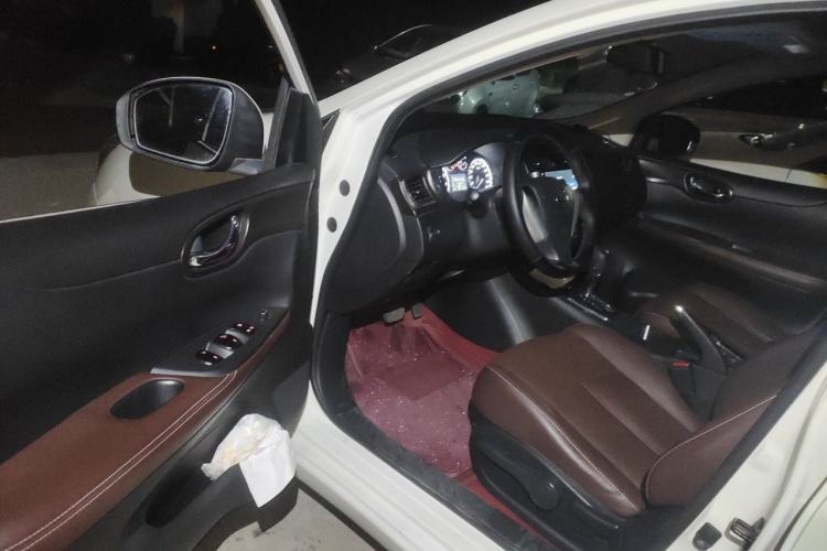 Used Nissan Tiida 2014 1.6L CVT Cool Cafe Edition Driver Seat