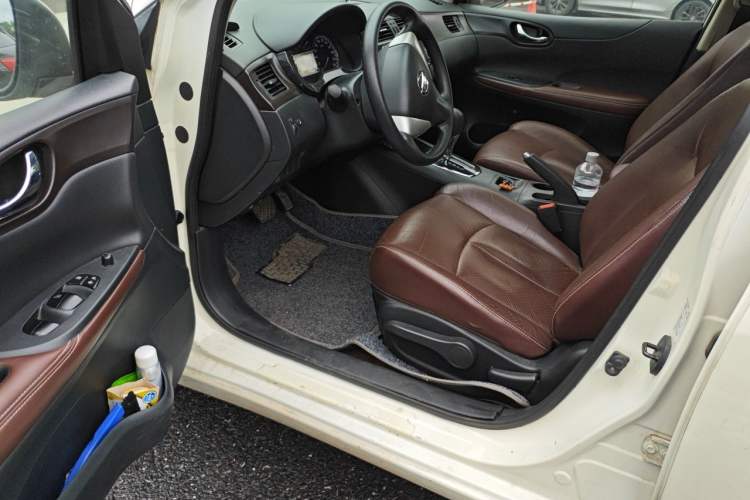 Used Nissan Tiida 2014 1.6L CVT Cool Cafe Edition Driver Seat