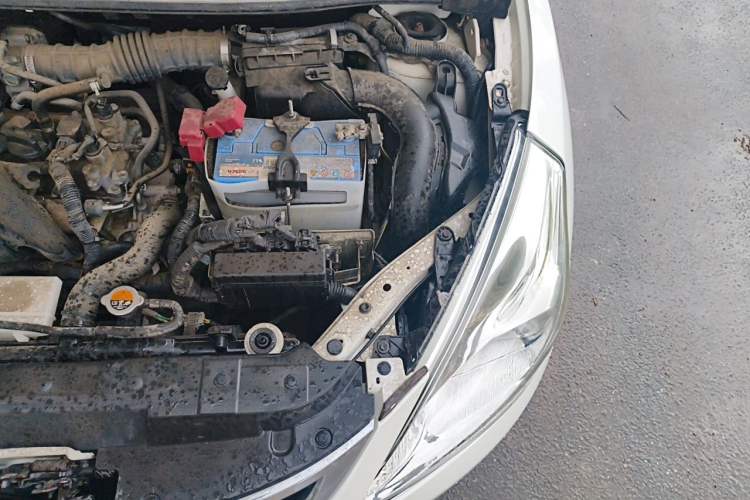 Used Nissan Tiida 2014 1.6L Manual Comfort Model Engine Bay Left