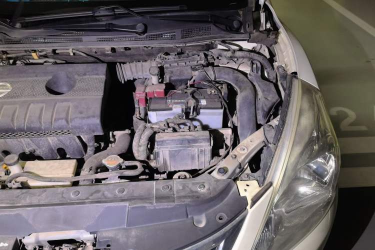Used Nissan Tiida 2014 1.6L CVT Smart Model Engine Bay Left