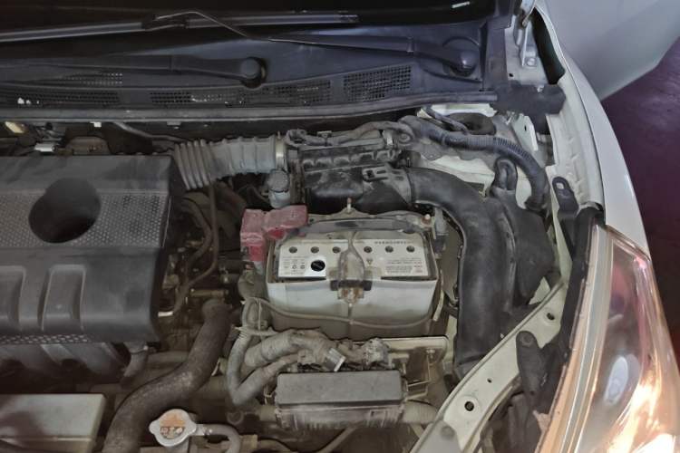 Used Nissan Tiida 2014 1.6L CVT Smart Model Engine Bay Left