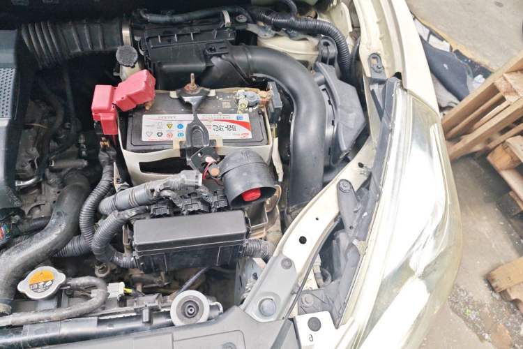 Used Nissan Tiida 2014 1.6L CVT Smart Model Engine Bay Left