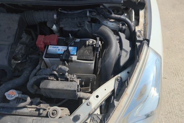 Used Nissan Tiida 2014 1.6L CVT Smart Model Engine Bay Left