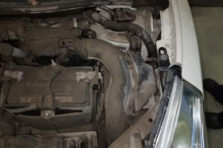 Used Nissan Tiida 2014 1.6L CVT Smart Model Engine Bay Left