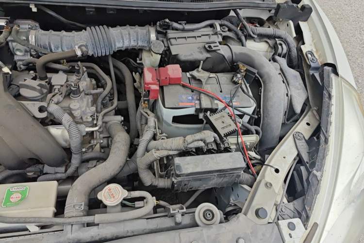 Used Nissan Tiida 2014 1.6L Manual Comfort Model Engine Bay Left