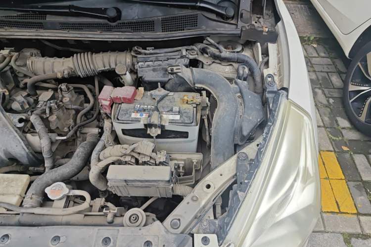Used Nissan Tiida 2014 1.6L CVT Smart Model Engine Bay Left