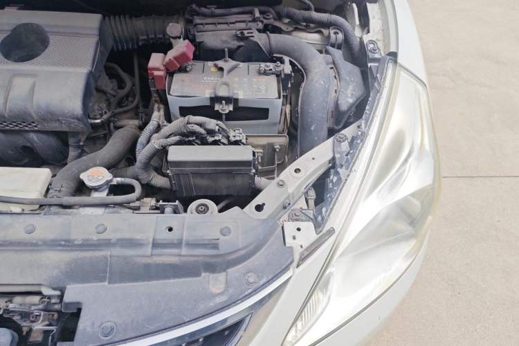 Used Nissan Tiida 2014 1.6L CVT Smart Model Engine Bay Left
