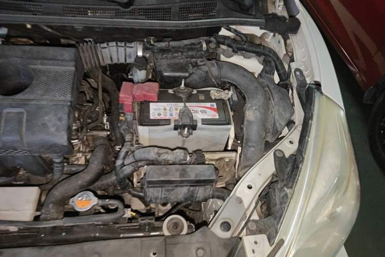 Used Nissan Tiida 2014 1.6L CVT Smart Model Engine Bay Left