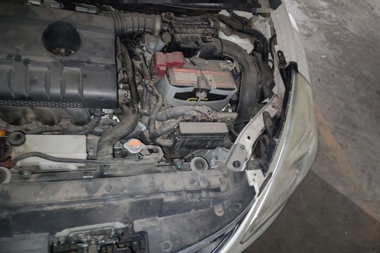 Used Nissan Tiida 2014 1.6L CVT Smart Model Engine Bay Left