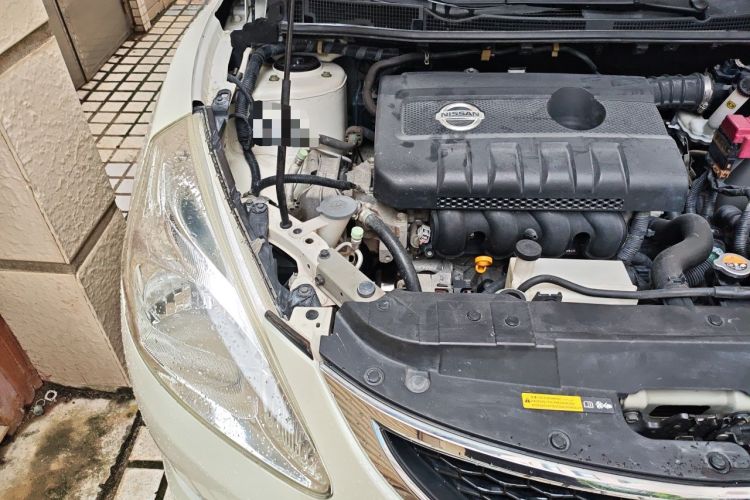 Used Nissan Tiida 2014 1.6L CVT Smart Model Engine Bay Right