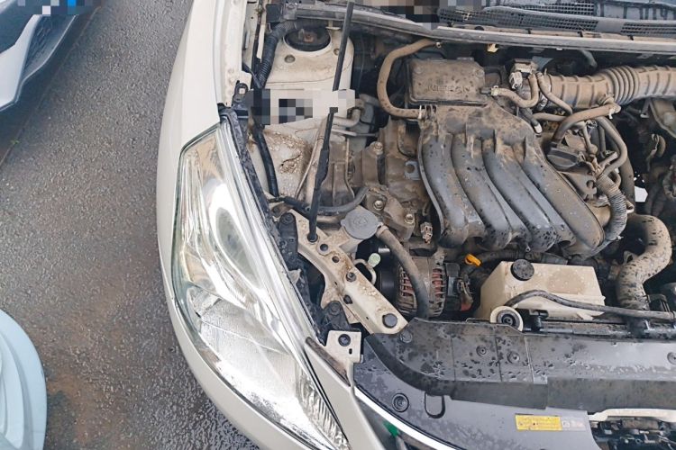 Used Nissan Tiida 2014 1.6L Manual Comfort Model Engine Bay Right