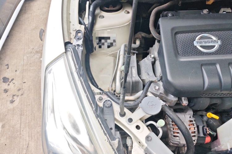 Used Nissan Tiida 2014 1.6L CVT Smart Model Engine Bay Right