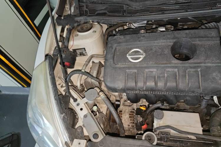 Used Nissan Tiida 2014 1.6L CVT Smart Model Engine Bay Right
