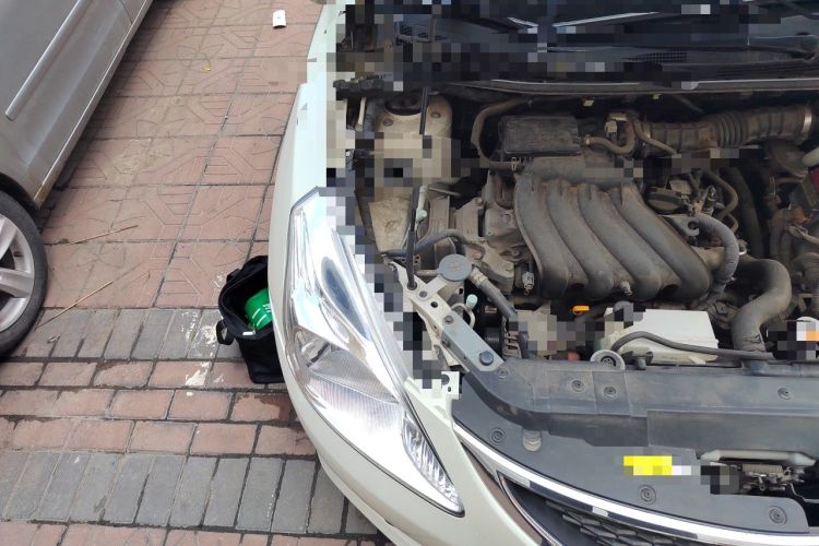 Used Nissan Tiida 2014 1.6L CVT Comfort Model Engine Bay Right