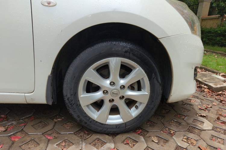 Used Nissan Tiida 2014 1.6L CVT Comfort Model Exterior 1
