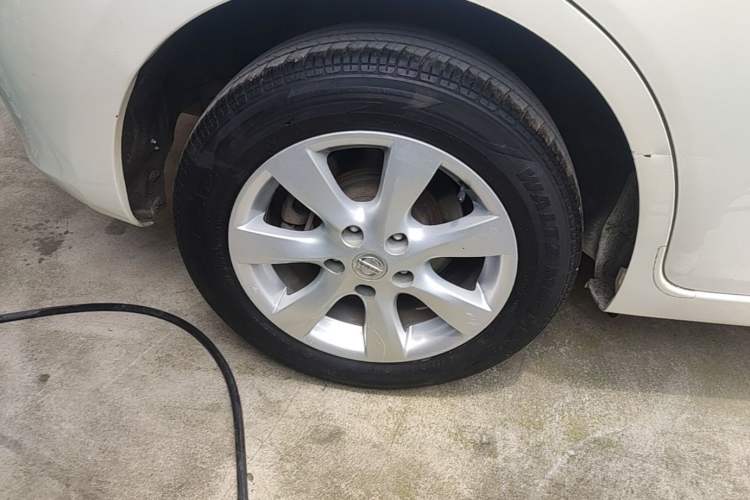 Used Nissan Tiida 2014 1.6L CVT Comfort Model Exterior 5