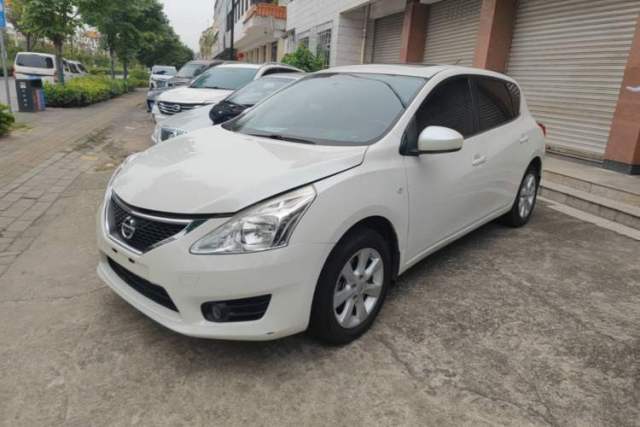 Ojetý Nissan Tiida 2014 1.6L CVT Smart Model