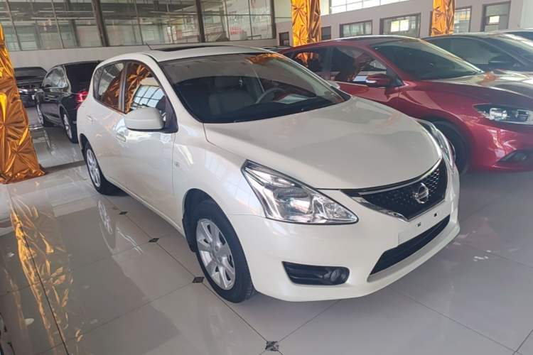 Used Nissan Tiida 2014 1.6L CVT Smart Model Front Right 45 Deg