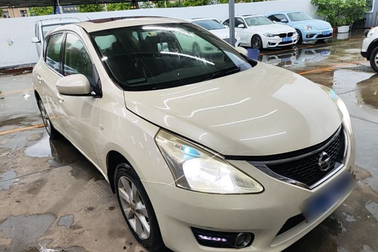 Used Nissan Tiida 2014 1.6L CVT Smart Model Front Right 45 Deg