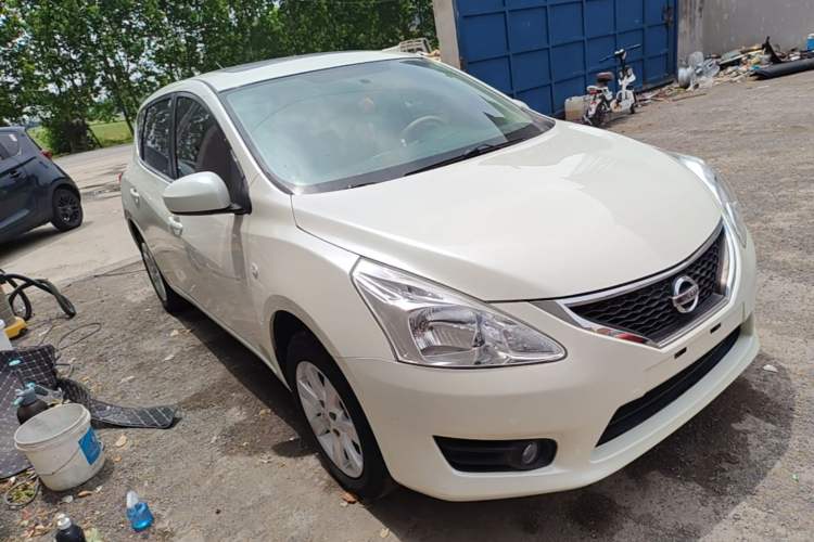 Used Nissan Tiida 2014 1.6L CVT Smart Model Front Right 45 Deg