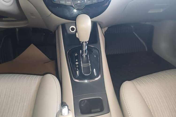 Used Nissan Tiida 2014 1.6L CVT Smart Model Gear Lever