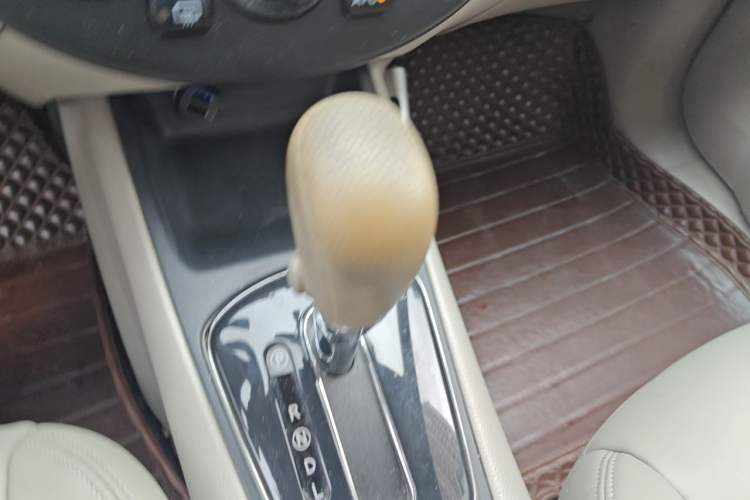 Used Nissan Tiida 2014 1.6L CVT Comfort Model Gear Lever