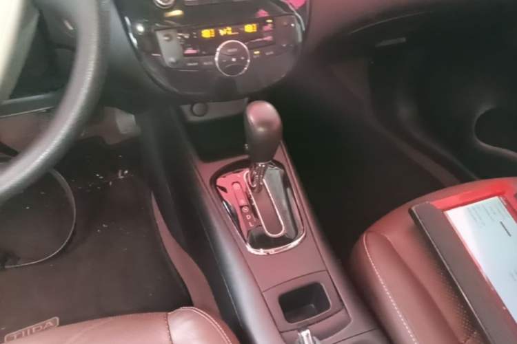 Used Nissan Tiida 2014 1.6L CVT Cool Cafe Edition Gear Lever