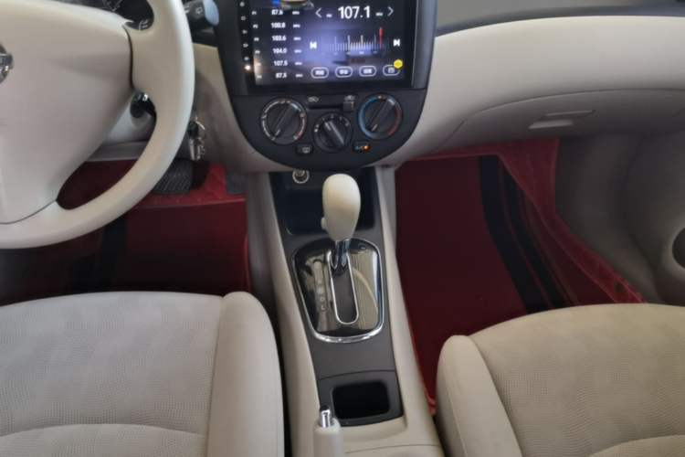 Used Nissan Tiida 2014 1.6L CVT Comfort Model Gear Lever