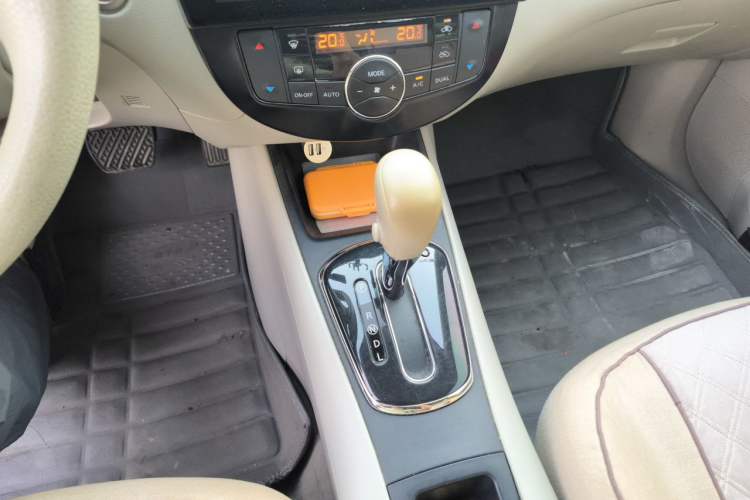Used Nissan Tiida 2014 1.6L CVT Smart Model Gear Lever