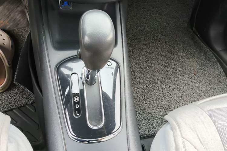 Used Nissan Tiida 2014 1.6L CVT Comfort Model Gear Lever