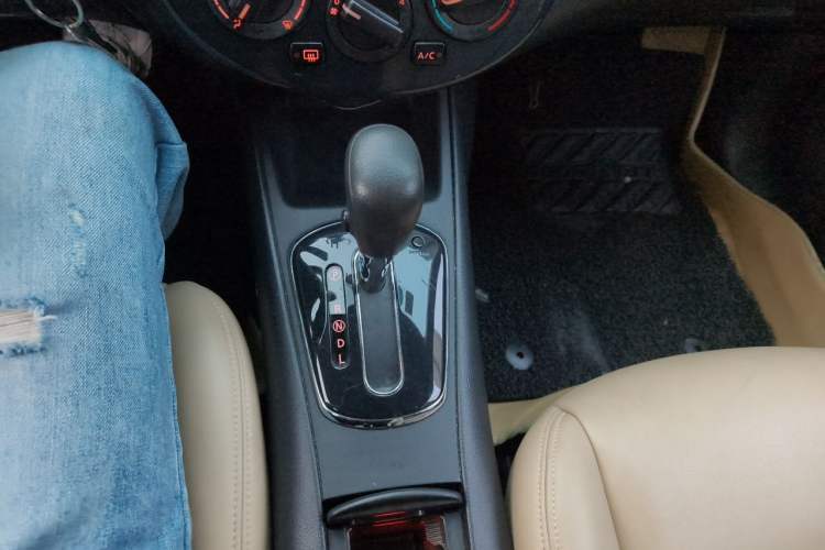Used Nissan Tiida 2014 1.6L CVT Comfort Model Gear Lever