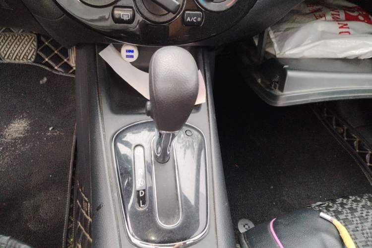 Used Nissan Tiida 2014 1.6L CVT Comfort Model Gear Lever