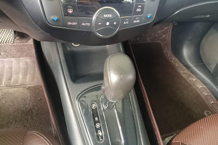 Used Nissan Tiida 2014 1.6L CVT Smart Model Gear Lever