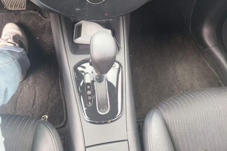 Used Nissan Tiida 2014 1.6L CVT Smart Model Gear Lever