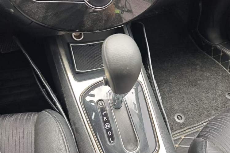 Used Nissan Tiida 2014 1.6L CVT Smart Model Gear Lever