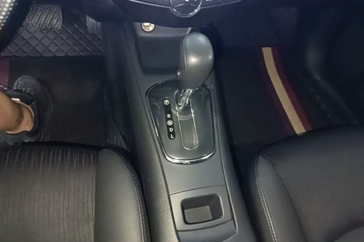 Used Nissan Tiida 2014 1.6L CVT Smart Model Gear Lever