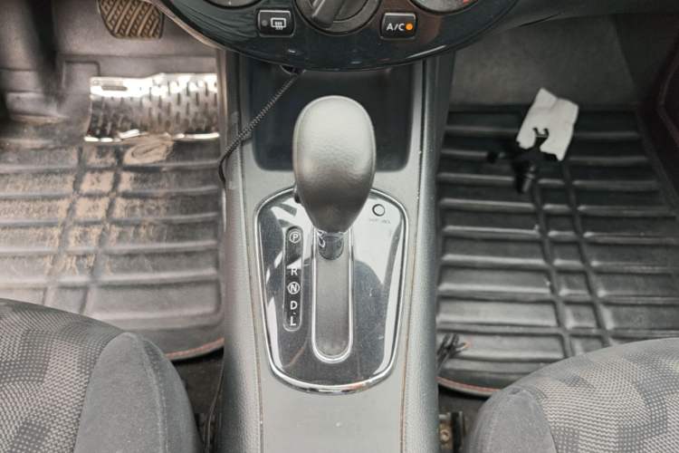 Used Nissan Tiida 2014 1.6L CVT Comfort Model Gear Lever