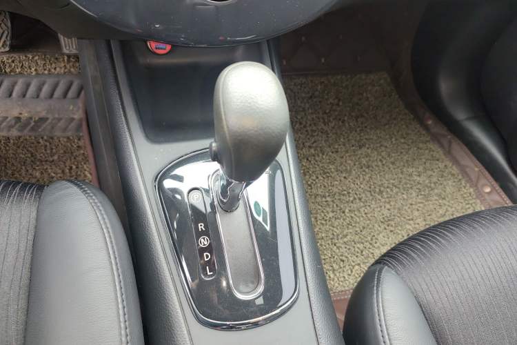 Used Nissan Tiida 2014 1.6L CVT Smart Model Gear Lever